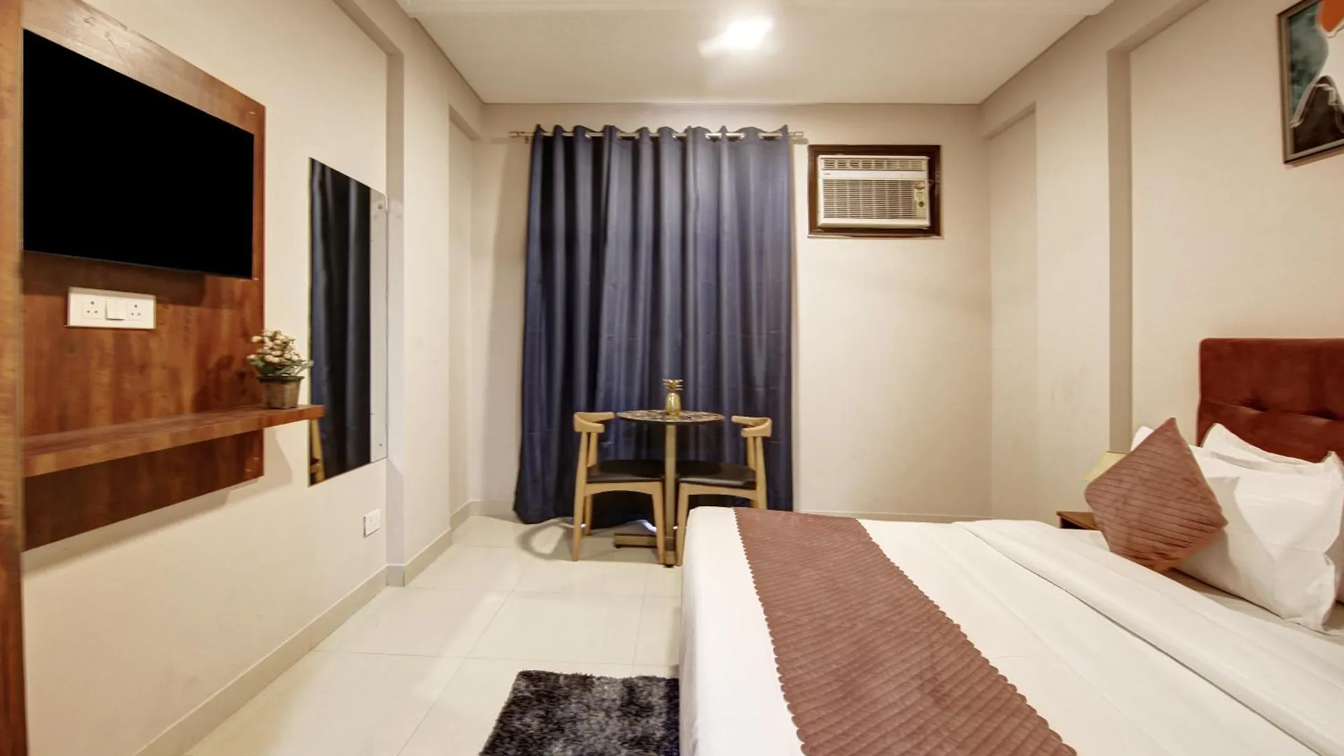 Limewood Stay - Executive Huda City Center Gurgaon India