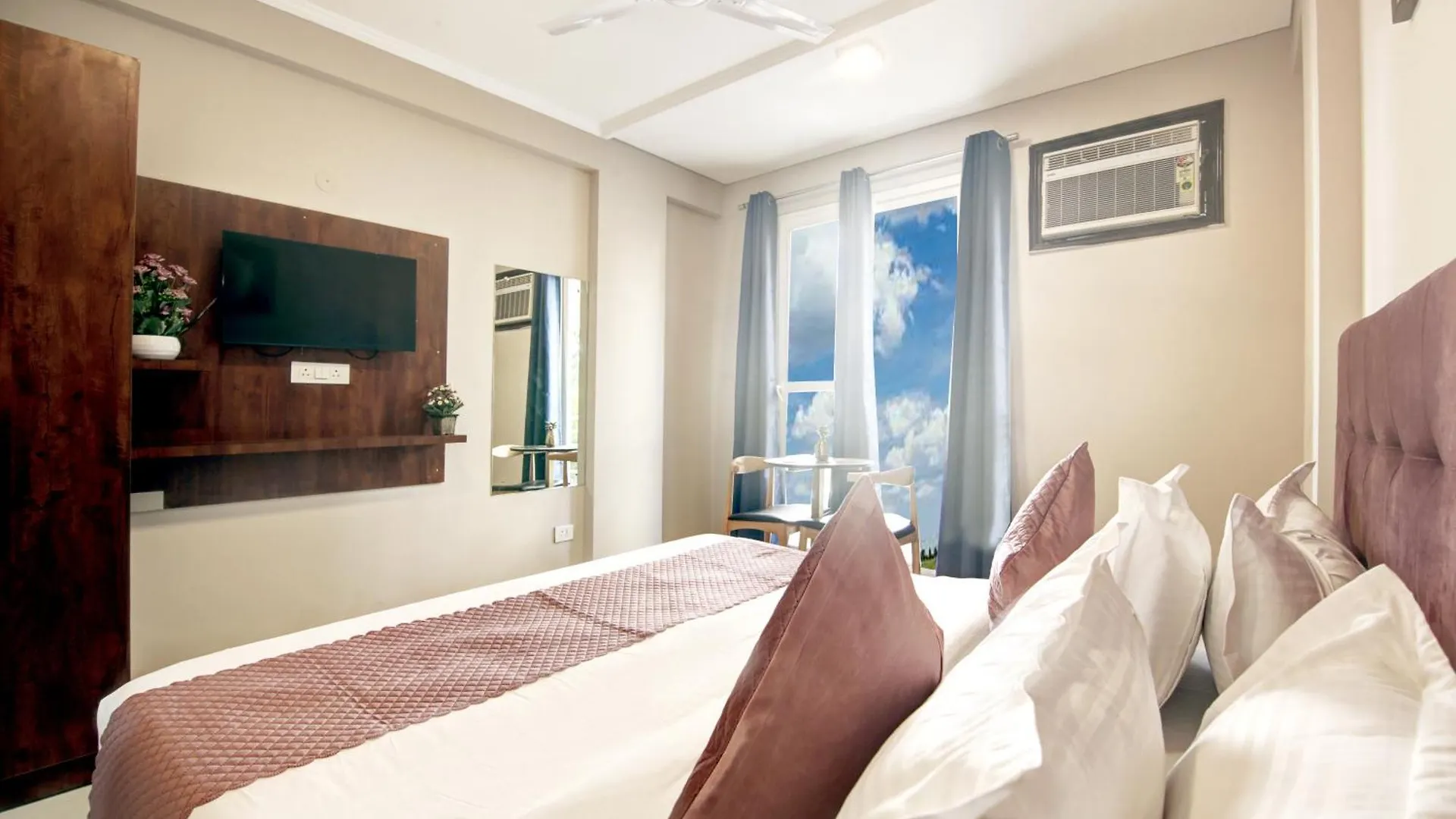 Limewood Stay - Executive Huda City Center Gurgaon 3*,