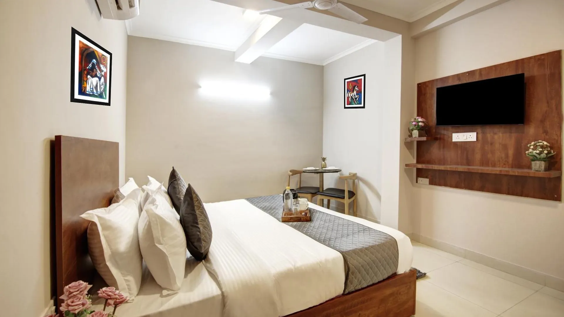 Limewood Stay - Executive Huda City Center Gurgaon India