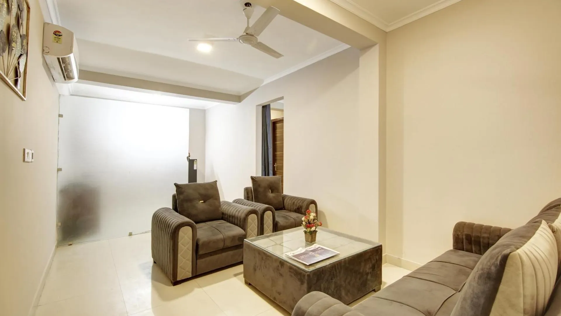 Limewood Stay - Executive Huda City Center Gurgaon India