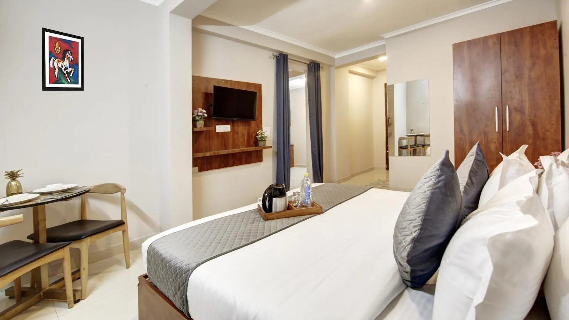 Limewood Stay - Executive Huda City Center Gurgaon Hotel