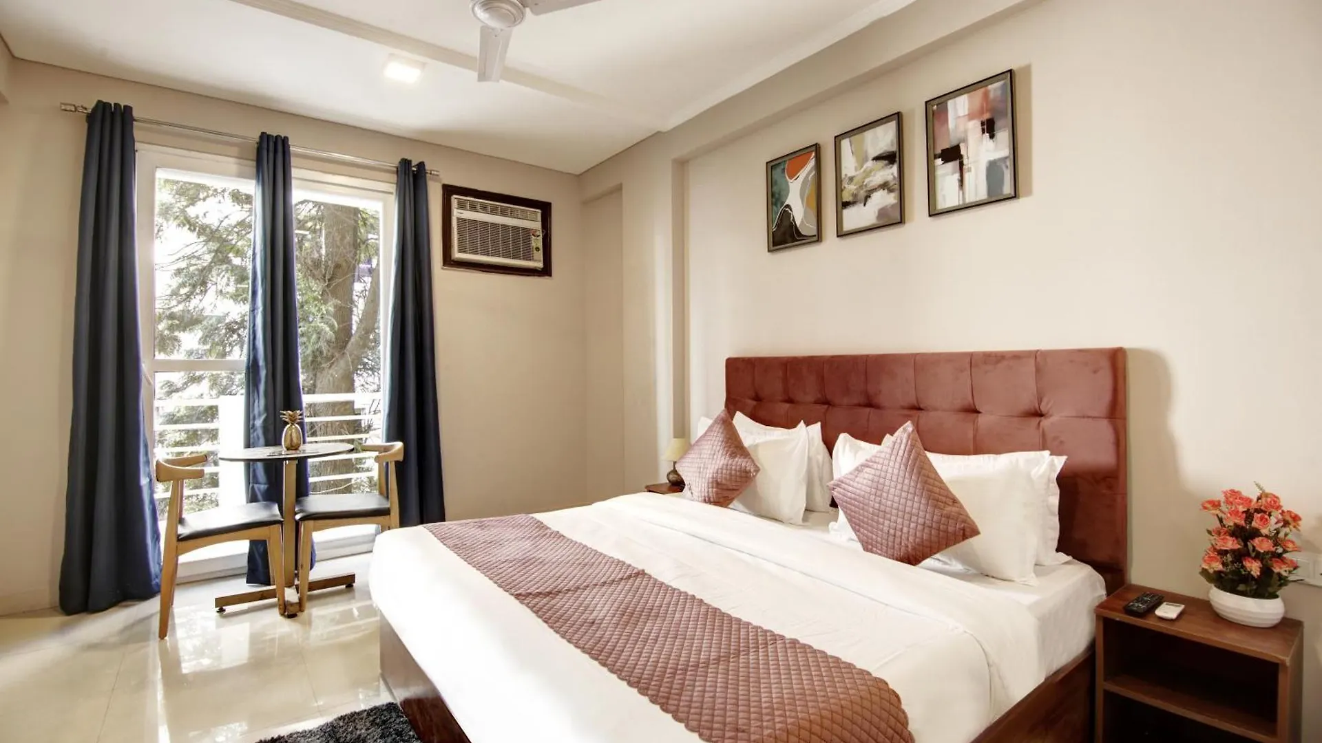 Limewood Stay - Executive Huda City Center Gurgaon