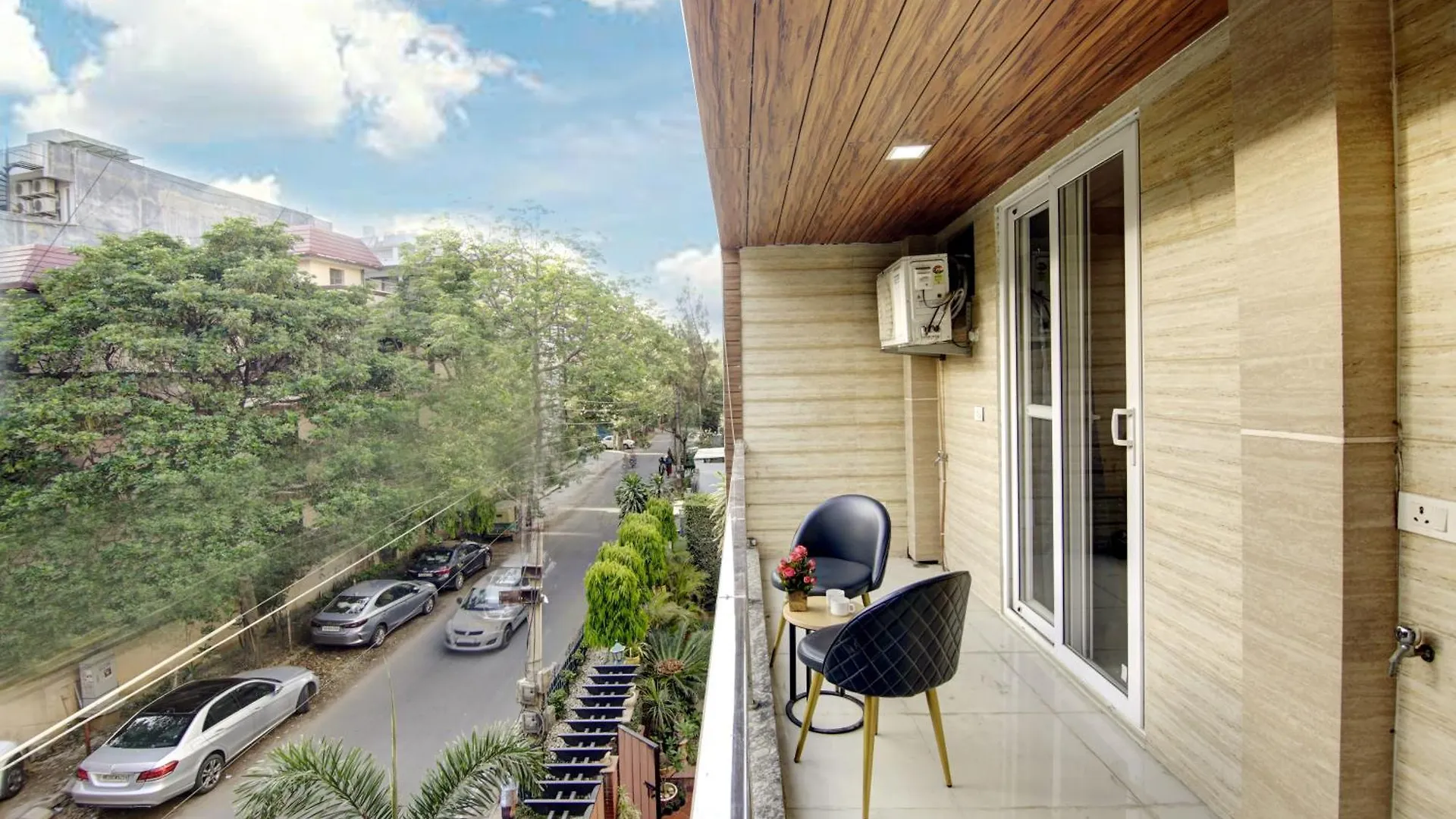 Limewood Stay - Executive Huda City Center Gurgaon Hotel