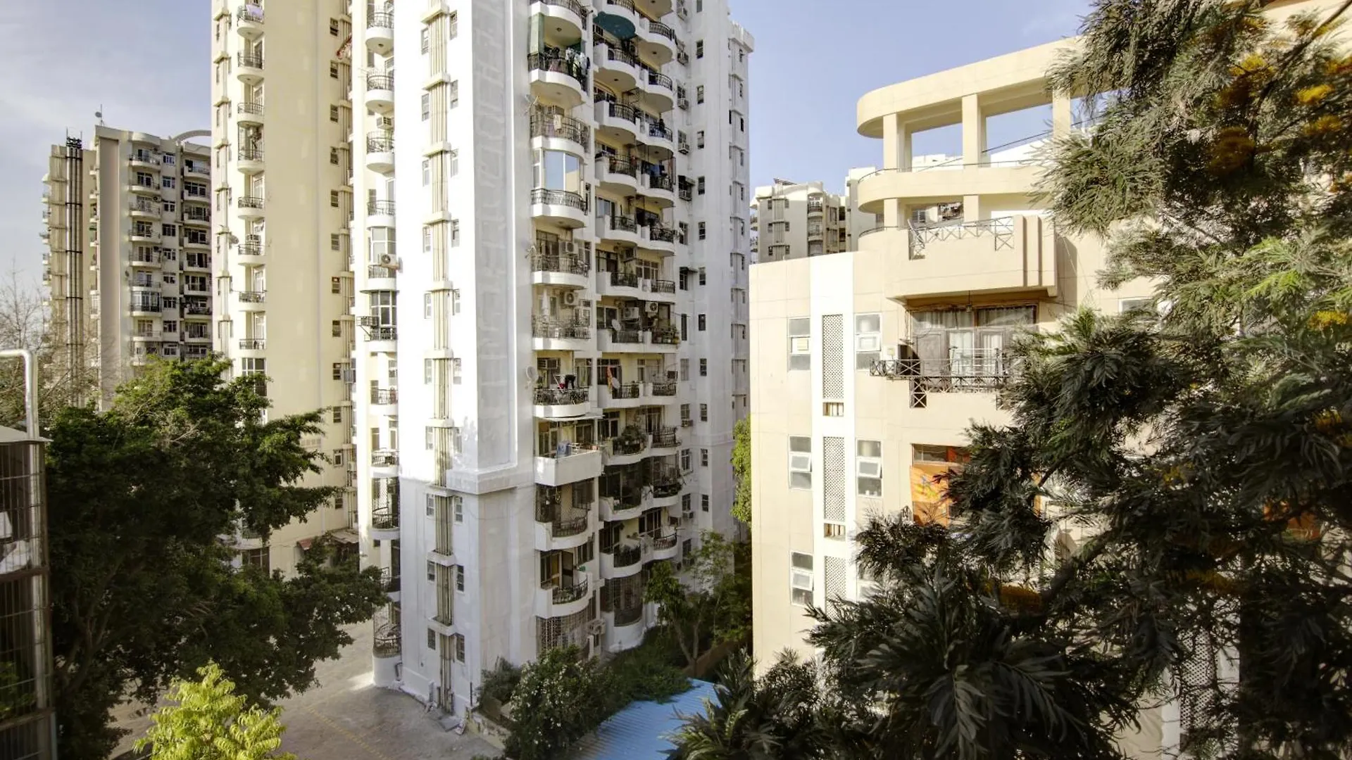 Limewood Stay - Executive Huda City Center Gurgaon 3*,