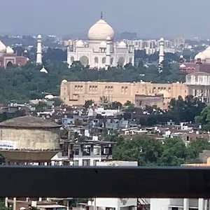luxury-penthouse-with-taj-mahal-view.agrahotelsindia.net/